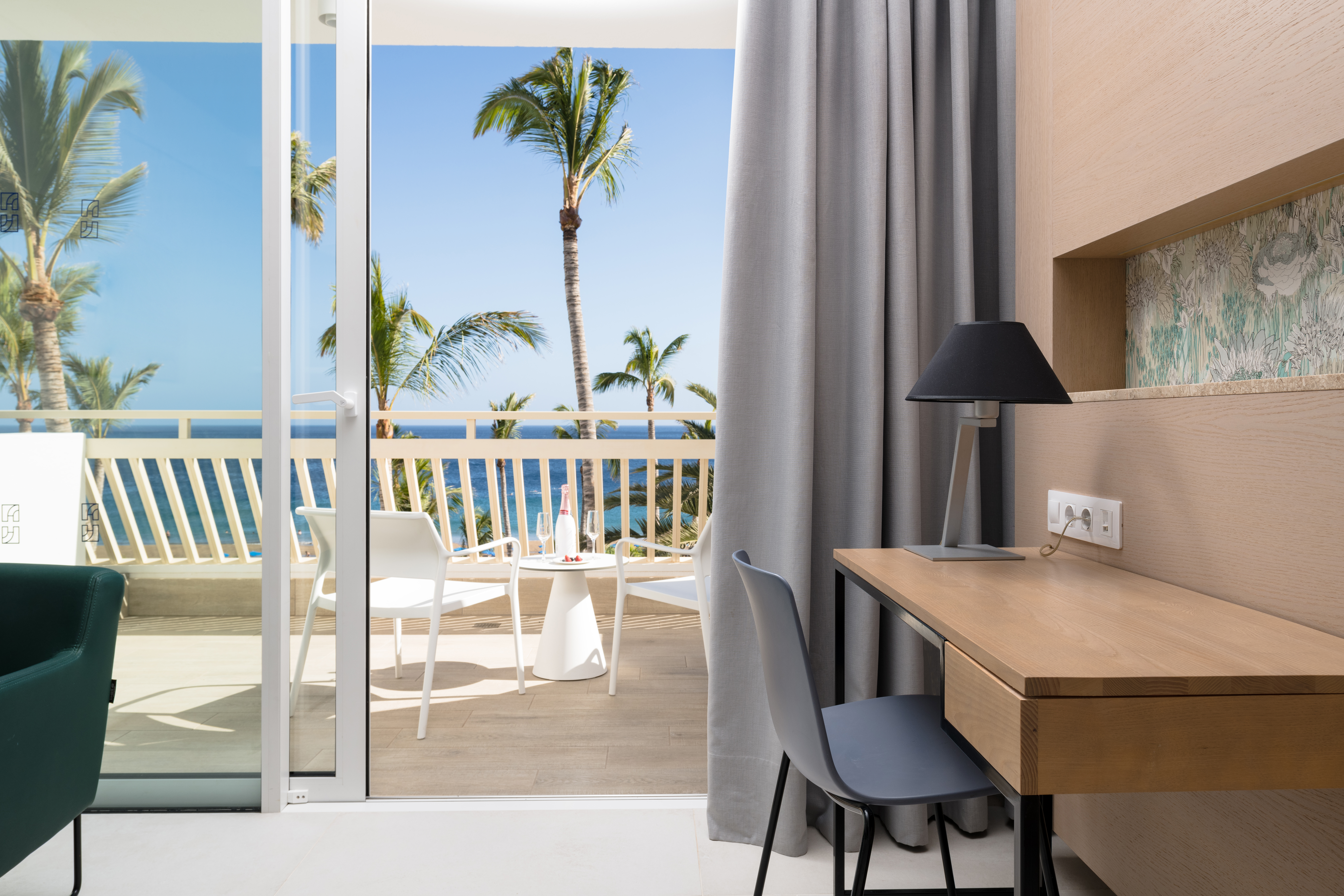 PLUS FARIONES SUITE HOTEL